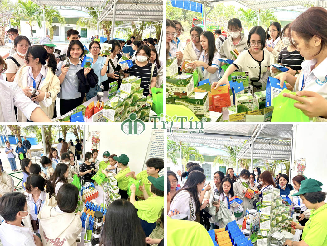 Sinh viên thưởng thức các loại snack rong biển